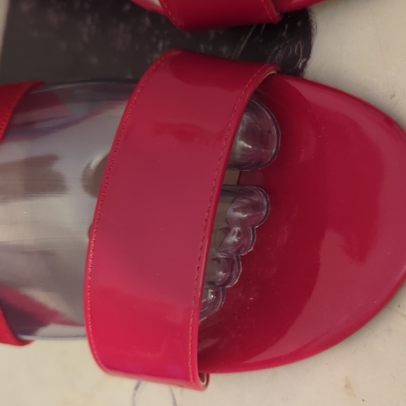 Bandolino Red Open Toe Shoes - Picture 4 of 11